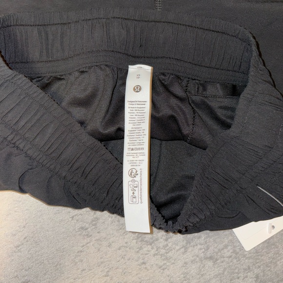 NWT lululemon athletica black ruched-side high-rise short 3” length size xsmall - Picture 3 of 4